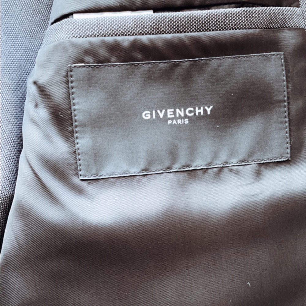 GIVENCHY Paris charcoal suit 40R
